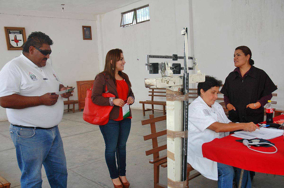 Unidad móvil de servicios médicos en busca de salud para los jerezanos