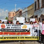 Marcha de maestros y padres de familia en contra de las reformas en Jerez