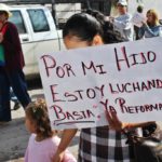 Marcha de maestros y padres de familia en contra de las reformas en Jerez