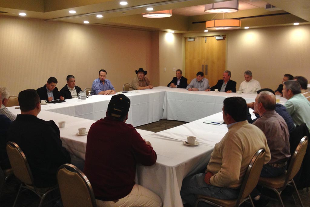 Alcalde de Jerez se reúne con confederaciones de migrantes en California