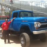 Desfile de autos clasicos y antiguos en Jerez