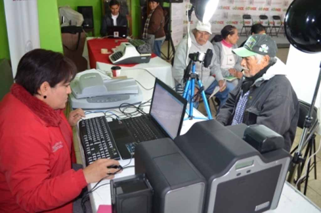 Entregan en Tacualeche credenciales de INAPAM