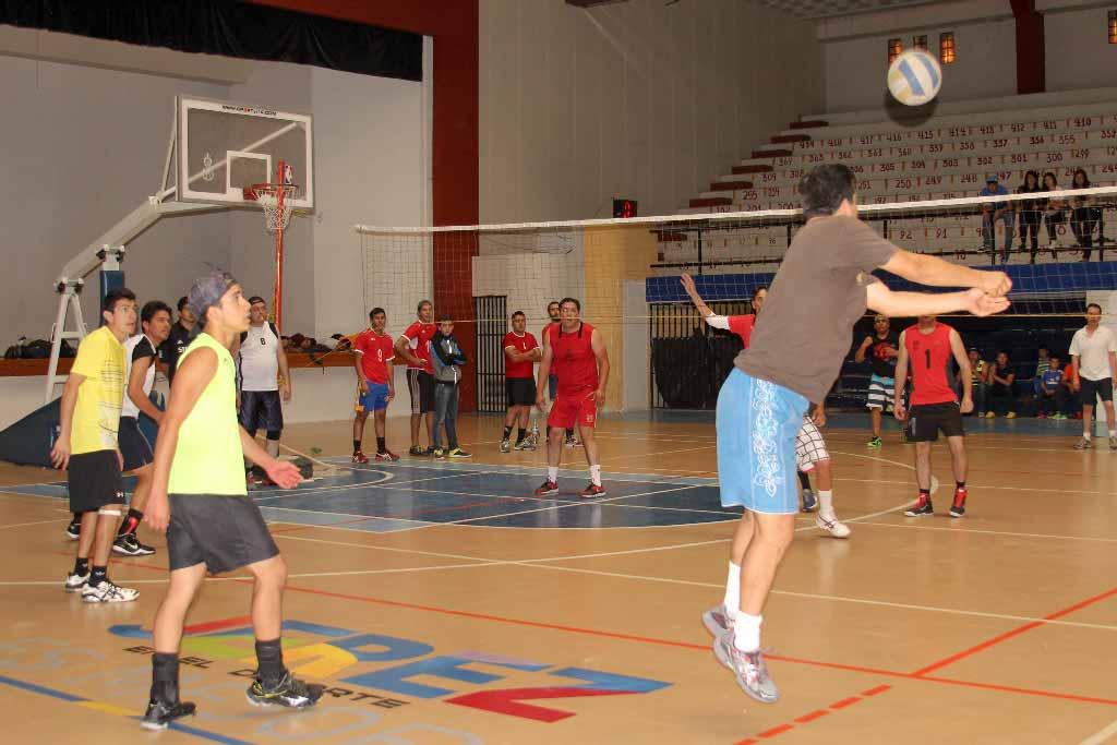 Reñido torneo de voleibol en la Feria Jerez 2015