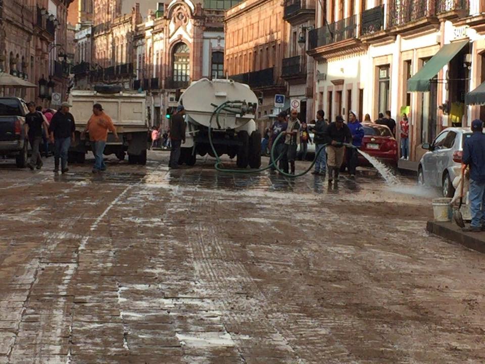 Continúan trabajos de limpia por tormenta en Zacatecas