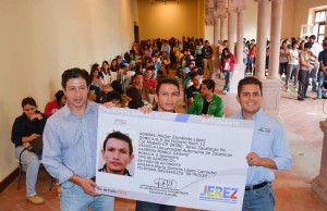 Entregan becas de transporte en Jerez a totalidad de inscritos