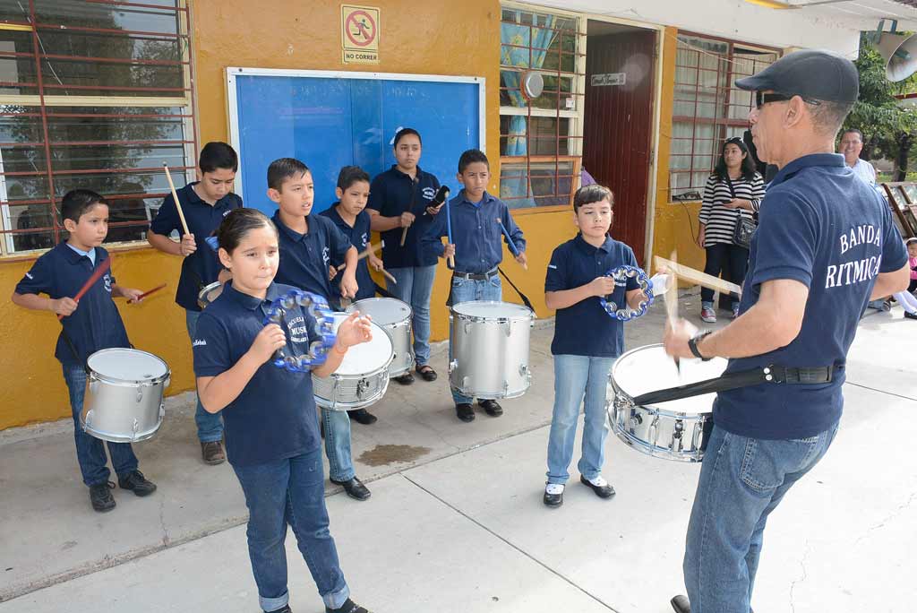 Banda rítmica de la Escuela Municipal de Música prende a primarias