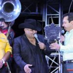 Corean 30 mil gargantas a Chuy Lizárraga en Villanueva