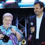 Paquita la del Barrio pone a cantar a Villanueva