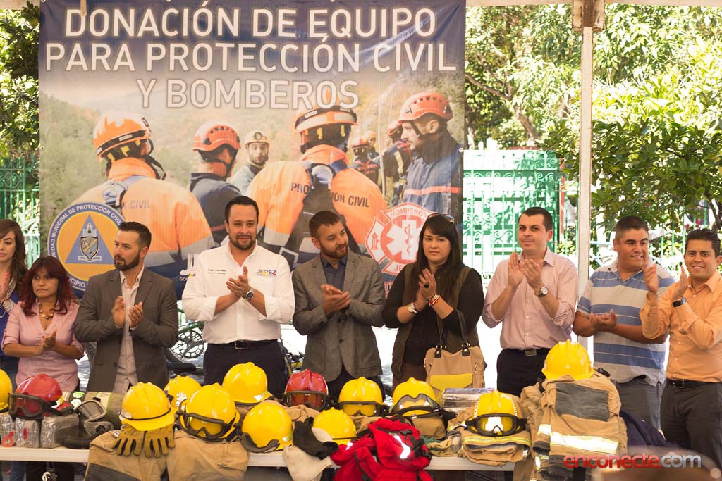 Entregan apoyos a unidad Municipal de Protección Civil