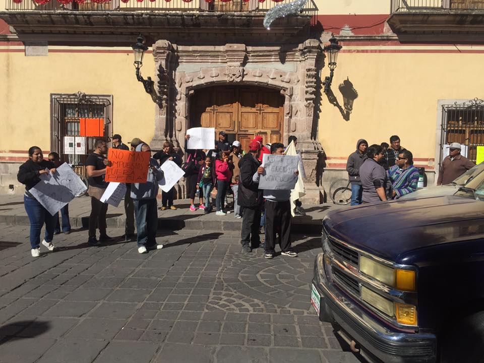 Manifestantes en contra de gasolinazo cierran presidencia de Jerez
