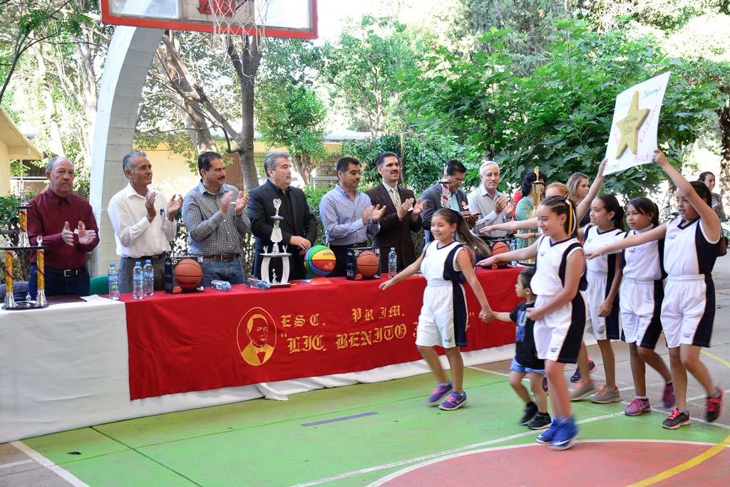 La escuela Benito Juárez celebra el trigésimo tercer torneo de mini  baloncesto | Enconecte Jerez